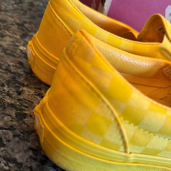 Vans unisex canvas classic Vibrant Yellow Slip-Ons sneakers EUC M7.5 W9 - Picture 5 of 16